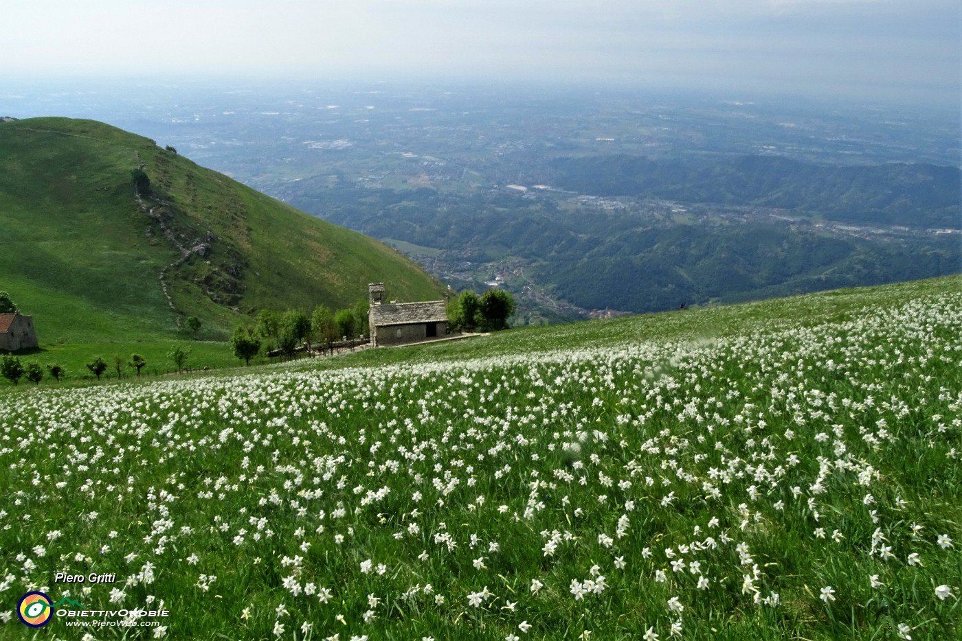 52 Vista verso il Santuario della Sacra Famiglia.JPG